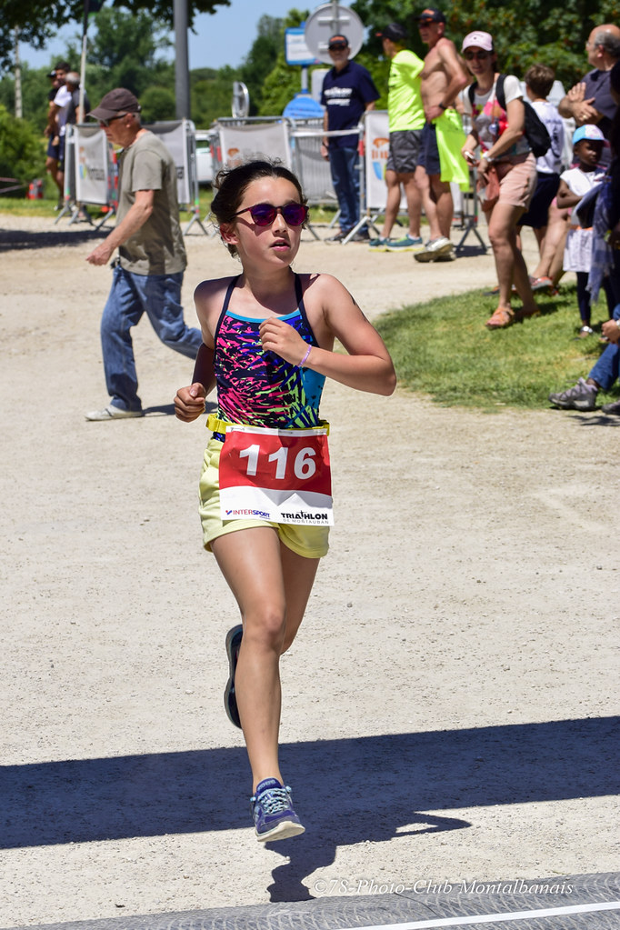 Jeune coureuse au triathlon de Montauban